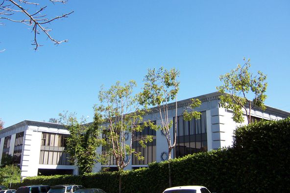 RECEPTION, LARGE PRIVATE OFFICE, LARGE ROOM. FREE MONTH.